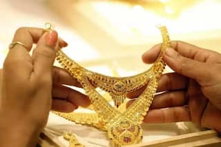 Gold Demand In India : ग्रामीण खरीदारों पर महंगाई की मार से भारत में घटी सोने की मांग, खपत में और गिरावट की आशंका