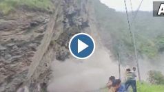 हिमाचल प्रदेश में नेशनल हाइवे पर अचानक टूटकर गिरा पहाड़, हैरान कर देने वाला है यह VIDEO