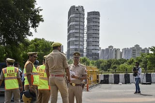 Hawala Racket Busted In Noida: Cops Find Over    2 Crore Cash In Car, 8 Arrested