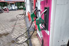 Petrol, Diesel Prices Likely To Go Up As Oil Companies Incur Huge Losses