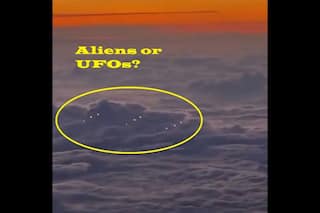 Aliens And UFOs; Pilot Captures Footage Of    Extraterrestrial Life    Flying Over Pacific Ocean | WATCH