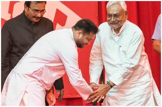 CM Nitish Oath Ceremony: नीतीश कुमार ने 8वीं बार ली बिहार के मुख्यमंत्री पद की शपथ, बोले- मैं PM पद की रेस में नहीं