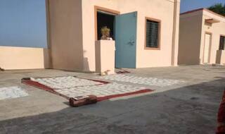 घर की छत पर रखा कबाड़ कर देगा आपको कंगाल, झेलनी पड़ सकती है मां लक्ष्मी की नाराजगी