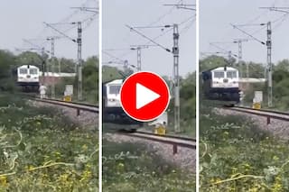 Viral Video: फर्राटा भरती ट्रेन के सामने दौड़ने लगा शख्स, मगर कैमरे में जो कुछ रिकॉर्ड हुआ दहला देगा | देखिए