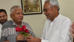 Lalu Met Nitish: गुलाब लेकर मिलने पहुंचे नीतीश, लालू ने कही ये बड़ी बात 'अब इधर-उधर मत जैईयह, गार्जियन बारअ तू'