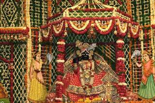 Janmashtami 2022: श्रीकृष्ण जन्माष्टमी पर परिवार के साथ करिये बांके बिहारी मंदिर के दर्शन, जानिये मंदिर से जुड़ी कथा