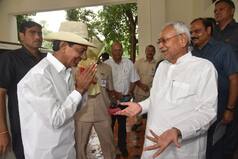 Nitish Kumar's Mahagathbandhan Leaders Host KCR in Bihar, National Politics on Key Agenda