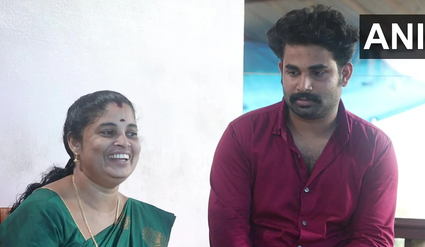 42-Year-Old Kerala Mother and Her 24-Year-Old Son Clear Public Service Commission Exam Together, Internet Is Elated photo