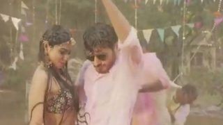 Mirzapur: मुन्ना त्रिपाठी को नचनिया संग बारिश में लिपट-लिपट कर नाचते देख कालीन भैया की छाती पर लौटे सांप, देखें वीडियो