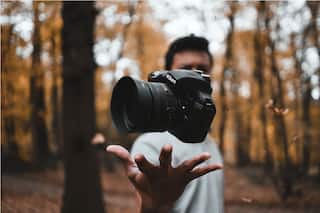 World Photography Day, Amazon.in: अमेजन पर चल रही धांसू सेल, 65% डिस्काउंट पर घर ले आएं लेटेस्ट कैमरा, रिंग लाइट्स और ट्राइपॉड्स