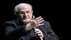 75 साल के Salman Rushdie का विवादों से रहा है पुराना नाता, ऐसा क्या लिखा कि मचा था बवाल-Explained