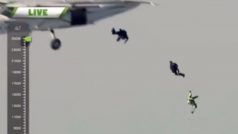 OMG! बिना पैराशूट शख्स ने हवाई जहाज से लगा दी छलांग, तस्वीरों में देखिए क्या हुआ अंजाम