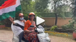 Smriti Irani Rides Scooter to Work After Tiranga Yatra, Ekta Kapoor Reacts to Video | Watch