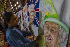 Mumbai School Children Pay Tribute to Late Queen Elizabeth II With Paintings