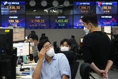 Global Stocks Fall After UK PM Truss Defends Tax Cuts