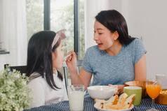 7 Simple Tricks to Inculcate Healthy Eating Habits in Your Child