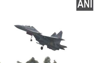 IAF का फाइटर जेट Su-30 MKI नए स्वदेशी हथियारों से लैस, चीन को तुरंत जवाब देने को तैयार, देखें उड़ान का वीडियो