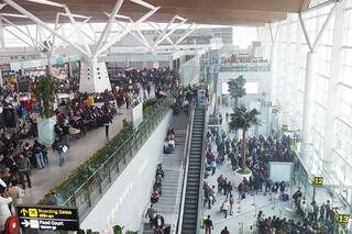 Chaos at IGI Terminal 3 Airport As Over 800 Flights Stand Cancelled; Pictures Will Remind You Of Railway Stations