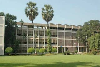 IIT Bombay में चंडीगढ़ यूनिवर्सिटी जैसा कांड, लड़कियों के बाथरूम में ताक-झांक करने पर कैंटीन का कर्मचारी अरेस्ट
