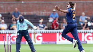 एलिस डेविडसन रिचर्ड्स की अर्धशतकीय पारी की बदौलत इंग्लैंड ने भारत के सामने 228 रन का लक्ष्य रखा