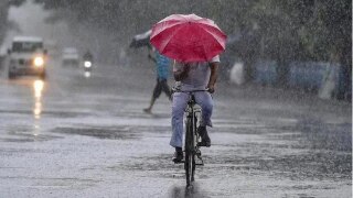 दिल्ली NCR में रातभर से बूंदाबूंदी जारी, लखनऊ में बंद हुए स्कूल; कई राज्यों में मूसलाधार बारिश की चेतावनी