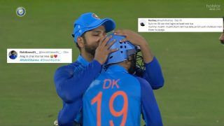 Rohit Sharma-Dinesh Karthik's BROMANCE During 3rd T20I at Hyderabad Between Ind-Aus Steals Show | VIRAL PIC