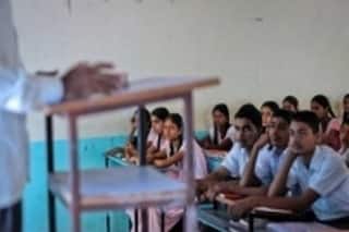 MP: छात्रा से शिक्षक ने गंदी यूनिफॉर्म उतावाई, वीडियो वायरल होने के बाद शिक्षक निलंबित, जांच के आदेश