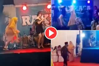 Chachaji Ka Dance: स्टेज पर जाकर लड़कियों संग ठुमके लगाने लगे चाचाजी, तभी चप्पल लेकर आई चाची और धोकर रख दिया- देखें वीडियो