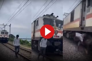 Viral Video Today: रेलवे ट्रैक पर रील बना रहा लड़का आ गया ट्रेन की चपेट में, कमजोर दिल वाले तो इस वीडियो से दूर ही रहें