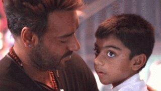 अजय देवगन ने बेटे युग के साथ किए लालबागचा राजा के दर्शन, भीड़ देखकर घबरा गया बच्चा