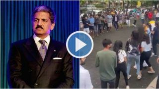 Viral Video: People Perform Garba at Mumbai's Marine Drive, Anand Mahindra Shares Delightful Video | Watch