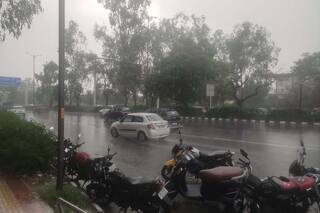 Delhi Weather Update: अगले दो दिनों तक दिल्ली में बारिश का अनुमान, IMD ने जारी किया 'ऑरेंज अलर्ट' | जानें अपडेट