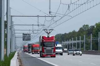 कुछ ही महीने में तैयार हो जाएगा 500KM का ई-हाईवे, गाड़ियों को मिलेगी ये खास सुविधा