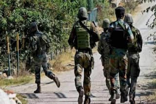 जम्मू-कश्मीर में सेना के साथ मुठभेड़ में मारे गए दो आतंकी, प्रवासी मजदूर की हत्या में थे शामिल