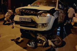 Delhi Road Rage: Speeding Fortuner Hits Several Vehicles, Drags Man For 100 Meters in Karol Bagh