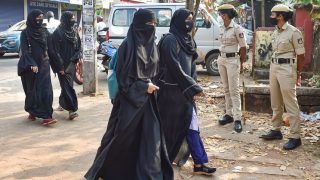Karnataka Hijab Ban: हिजाब बैन पर फैसला अब सुप्रीम कोर्ट की बड़ी बेंच करेगी, CJI के पास भेजा गया मामला