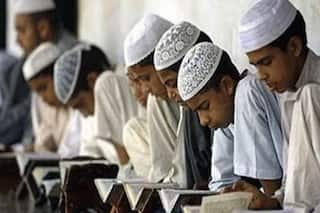 UP Madrasa New syllabus: यूपी के मदरसे में अब धार्मिक शिक्षा के साथ दी जाएगी आधुनिक शिक्षा