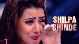 स्टेज पर सबके सामने फूट-फूटकर रोईं  Shilpa Shinde, फैमिली के बारे में खोले कई सीक्रेट्स- Watch video