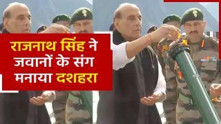 रक्षा मंत्री ने उत्तराखंड में जवानों के साथ मनाया दशहरा, Rajnath Singh ने की ‘शस्त्र पूजा' | Watch Video