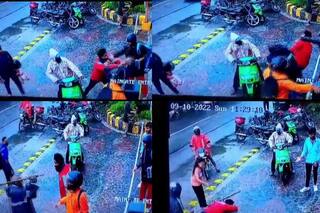 Noida: जोमैटो डिलीवरी बॉय और सुरक्षा गार्ड के बीच हुई झड़प, वायरल वीडियो के CCTV फुटेज