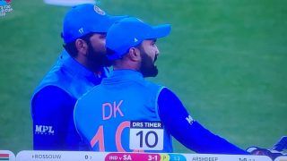 Dinesh Karthik Convinces Rohit Sharma to Take DRS; Indian Captain's Review Successful vs SA | WATCH VIRAL VIDEO