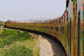 दिल्ली-कोलकाता दुरंतो एक्सप्रेस के यात्रियों से लूटपाट, रेलवे पुलिस बल ने शुरू किया सर्च ऑपरेशन