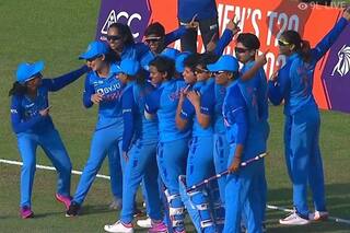 श्रीलंका को हराकर भारत ने जीता एशिया कप, हरमनप्रीत कौर ने तोड़ दिया धोनी का बड़ा रिकॉर्ड