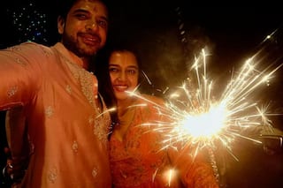 Karan Kundrra and Tejasswi Prakash Share Cute Diwali Pics as They Burn Fuljhadi Together, TejRan Fans React