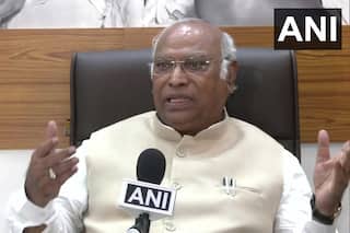 Congress President Election: मल्लिकार्जुन खड़गे बने कांग्रेस के नए अध्यक्ष, 9385 में से मिले 7897 वोट
