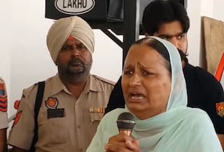 'No Hope of Justice': Sidhu Moosewala's Mother Slams Punjab Govt after Murder Accused Deepak Tinu Escapes Police Custody