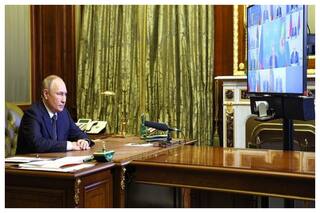 Putin Holds Meeting With Security Council Amid Calls For    Retaliation   , Warns Of    Severe Response    To Future Attacks