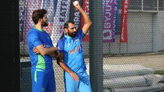 WATCH: भारत-पाकिस्तान विश्व कप मैच से पहले शमी से गेंदबाजी टिप्स लेने पहुंचे शाहीन आफरीदी