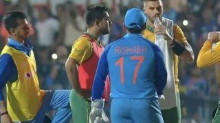 IND vs SA: युजवेंद्र चहल ने दूसरे टी20 मैच में साउथ अफ्रीकी खिलाड़ी तबरेज शम्सी को मारी लात, VIDEO वायरल
