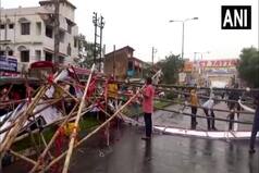 पश्चिम बंगाल में भारी बारिश से दुर्गा पूजा पंडालों को नुकसान, गिर गए वेलकम और लाइट गेट